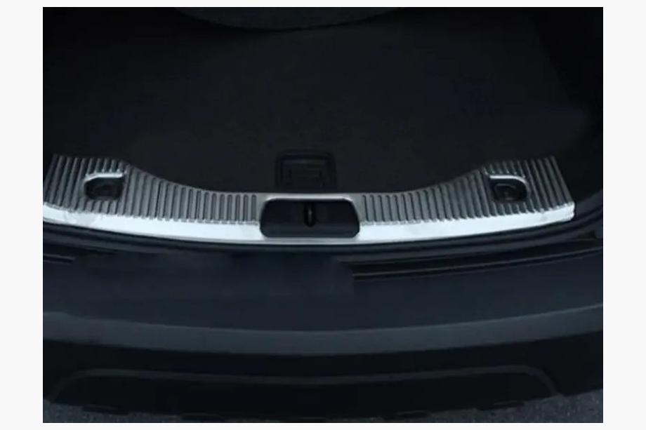 Chevrolet Trax 2012-2023 Nakładka na próg bagażnika Libao (stal nierdzewna) Image