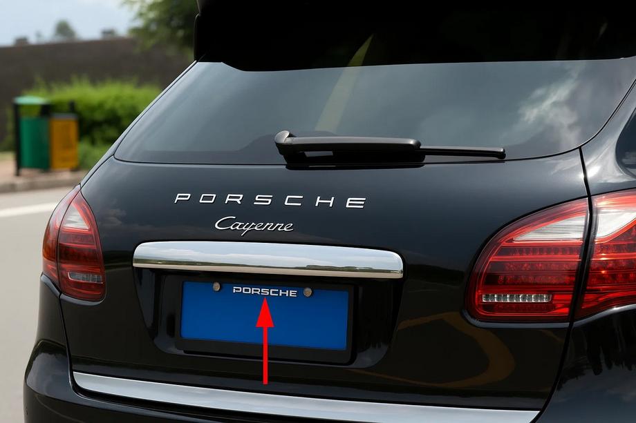 Porsche Cayenne 2010-2017 Listwa nad tablicą rejestracyjną Libao (stal nierdzewna) Image