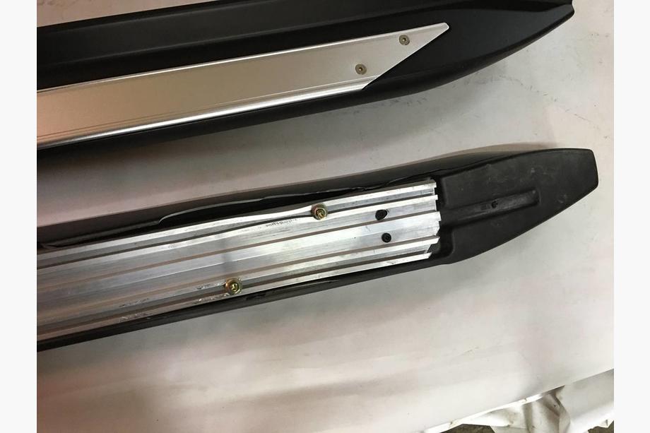 Subaru Forester 2008-2013 WYPRZEDAŻ! Progi Boczné OEM 2010-2013 Image