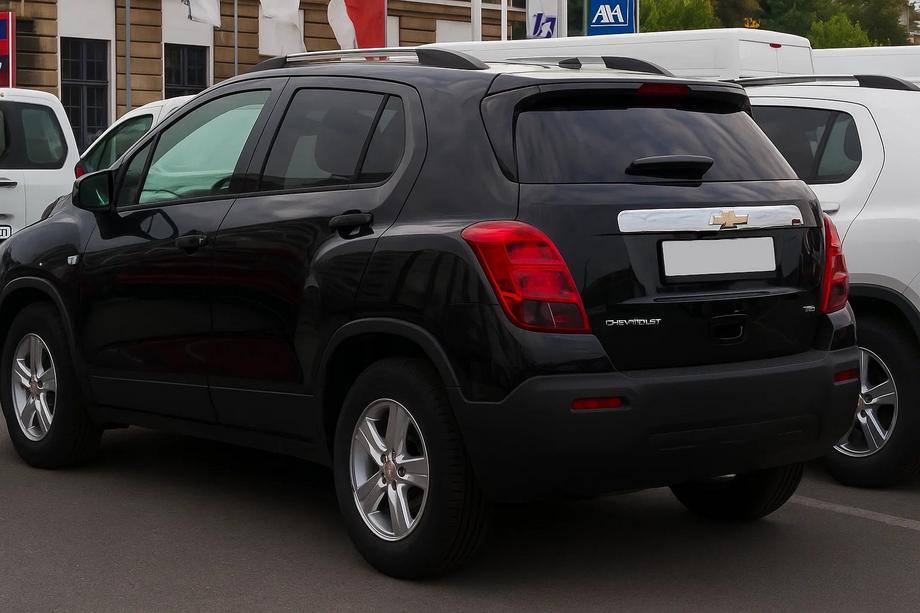 Chevrolet Trax 2012-2023 Listwa chromowana nad tablica rejestracyjna Libao (ABS) Image
