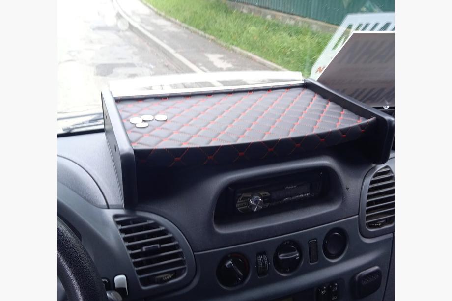 Mercedes Sprinter W901/902/903/904/905 1995–2006 Półka na deskę rozdzielczą (2000-2006, Czarna z czerwoną nicią) CDI Image