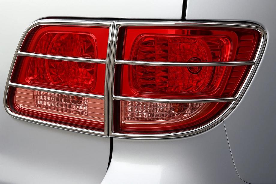 Toyota Fortuner 2006-2015 Osłony tylnych lamp (stal nierdzewna) Image