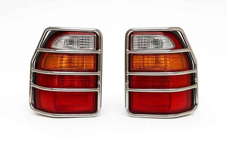 Toyota Land Cruiser 100 1998-2007 Osłony Tylnych Lamp Chromowane (do Land Cruiser 105) Image