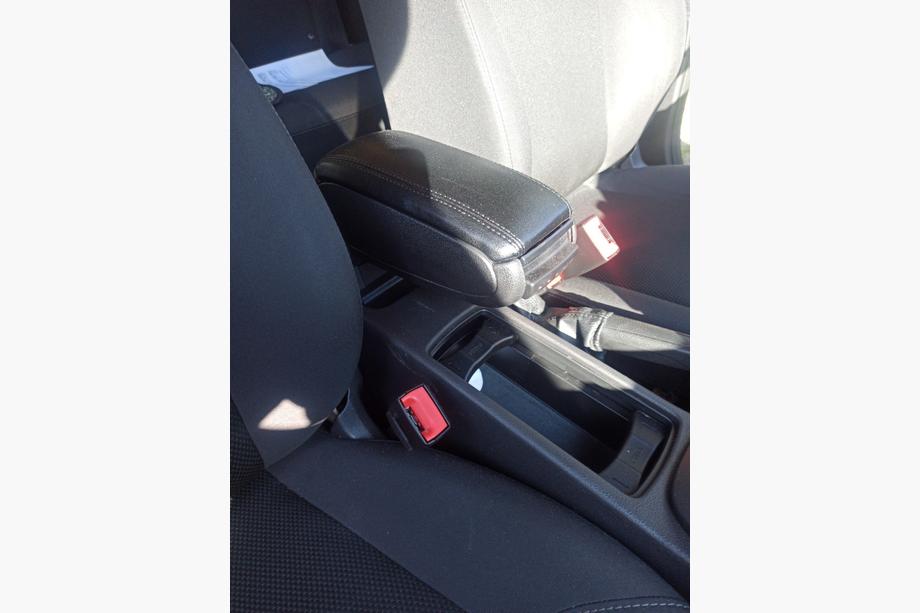 Ford Focus III 2011-2017 Podłokietnik 2015+ Czarny Image