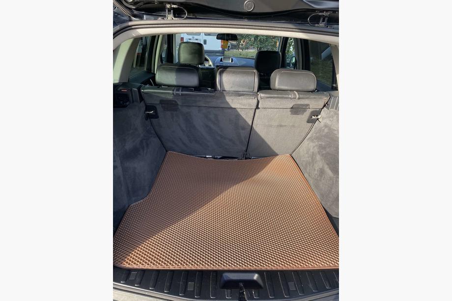 BMW X3 E83 2003-2010 Dywanik bagażnika (EVA, ceglasty) Image