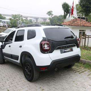 Plastikowa nakladka na klape bagaznika (3 czesci) Dacia Duster 2018-2024 zdjęcia 3