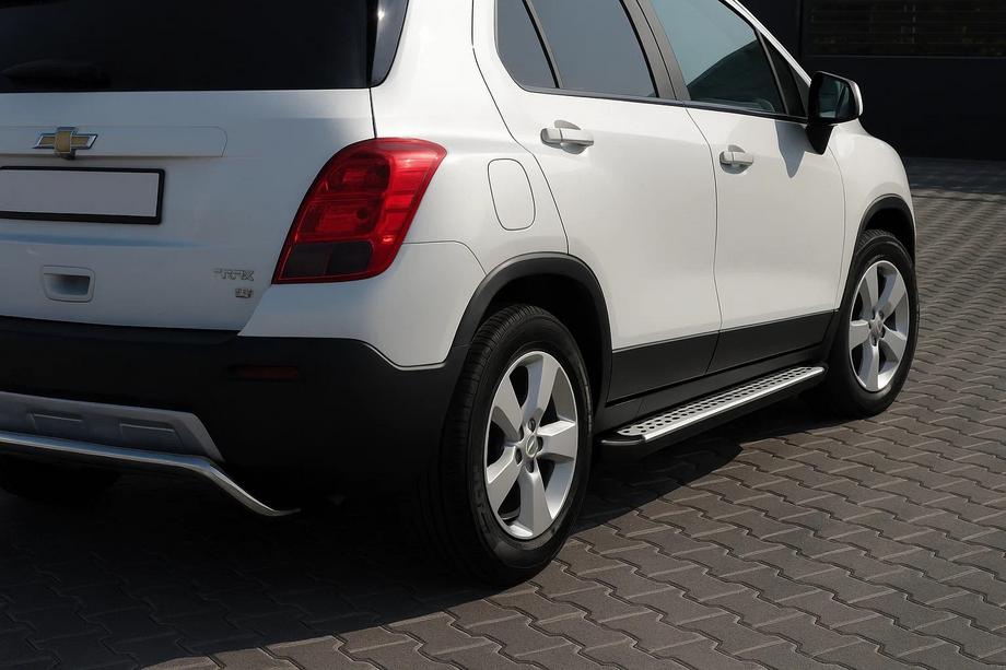 Chevrolet Trax 2012-2023 Progi Boczne OEM V2 (2 szt., Aluminium) Image