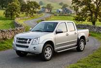 Isuzu D-Max 2002-2011 Progi Boczné Fullmond (2007-2012, 2 szt., Aluminium) zdjęcia 1
