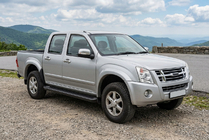 Isuzu D-Max 2002-2011 Progi Boczné Allmond Black (2007-2012, 2 szt., Aluminium) zdjęcia 1