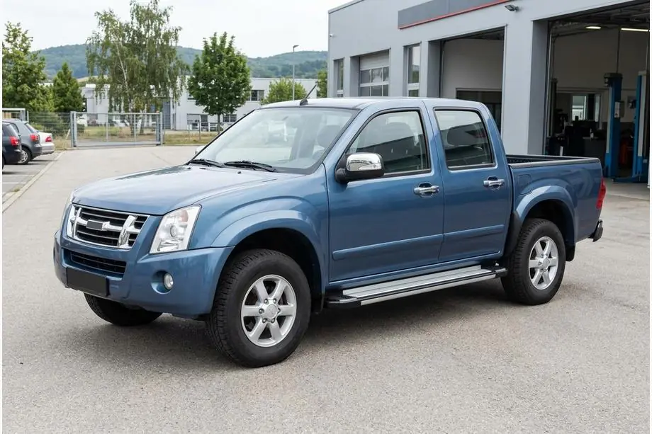 Isuzu D-Max 2002-2011 Progi Boczné Rainbow (2007-2012, 2 szt., Aluminium) Image