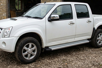 Isuzu D-Max 2002-2011 Progi Boczné Maya V2 (2007-2012, 2 szt., Aluminium) zdjęcia 1
