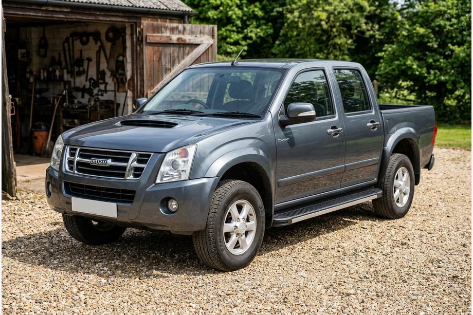 Isuzu D-Max 2002-2011 Progi Boczné Maya V1 (2007-2012, 2 szt., Aluminium) Image