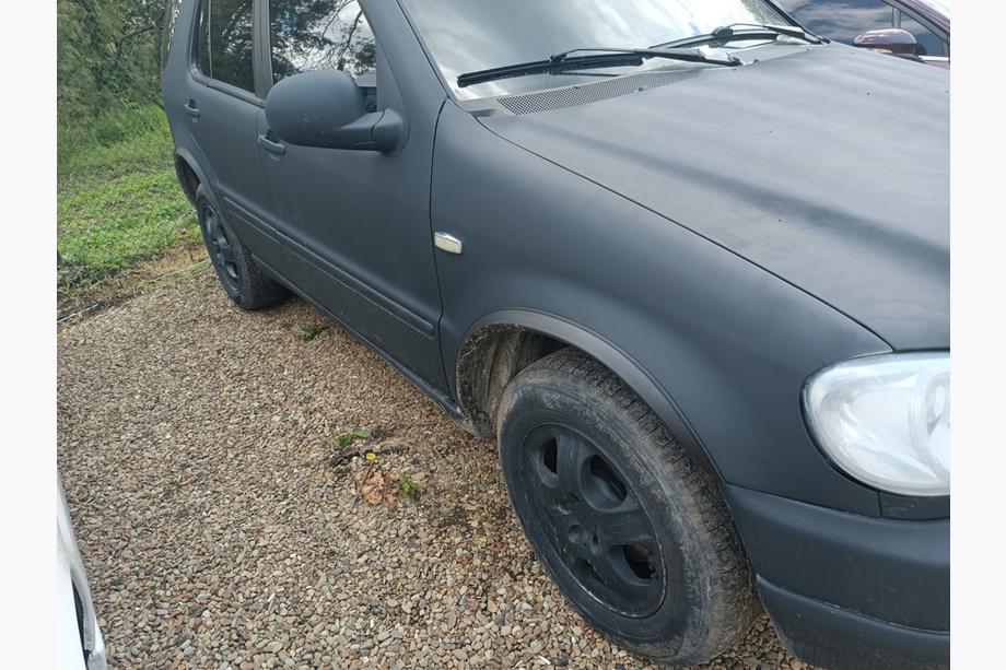 Mercedes ML W163 1997-2005 Poszerzenia nadkoli (4 szt, czarne, plastik ABS) Zdjęcia 2