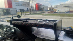 Volkswagen LT 1995-2006 Półka na deskę rozdzielczą (Czarna z czerwonym przeszyciem) zdjęcia 1