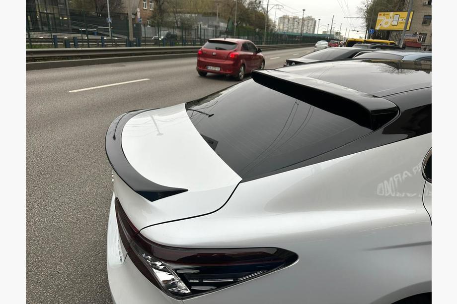 Toyota Camry 2017–2023 Blendna spojlera na szybe tylna (czarna) Image