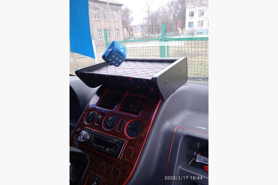 Mercedes Vito W638 1996-2003 Półka na deskę rozdzielczą (Czarna z czerwonym przeszyciem) Zdjęcia 6