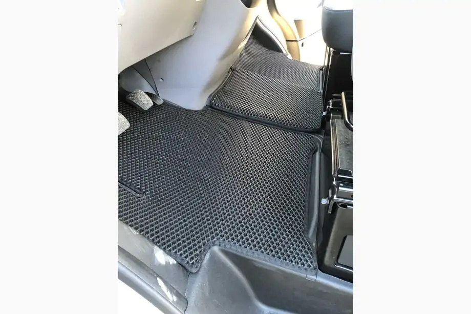 Hyundai H350 2014- Dywaniki EVA (czarne) Image