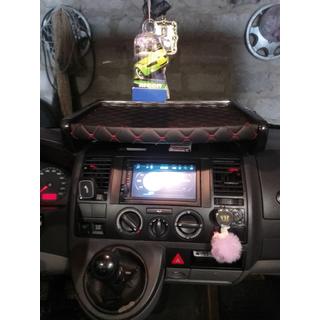 Półka na deskę rozdzielczą (Czarna z czerwonym przeszyciem) Volkswagen T5 Transporter 2003-2010 zdjęcia 2
