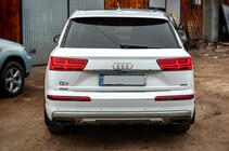 Audi Q7 2015–2026 Listwa chromowana nad tablicą rejestracyjną (stal nierdzewna) zdjęcia 4