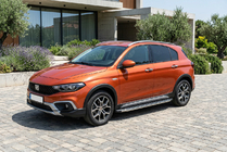 Fiat Tipo Cross 2021- Progi Boczné BlackLine (2 szt., Aluminium) zdjęcia 1