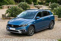 Fiat Tipo Cross 2021- Progi Boczné Allmond Black (2 szt., Aluminium) zdjęcia 1