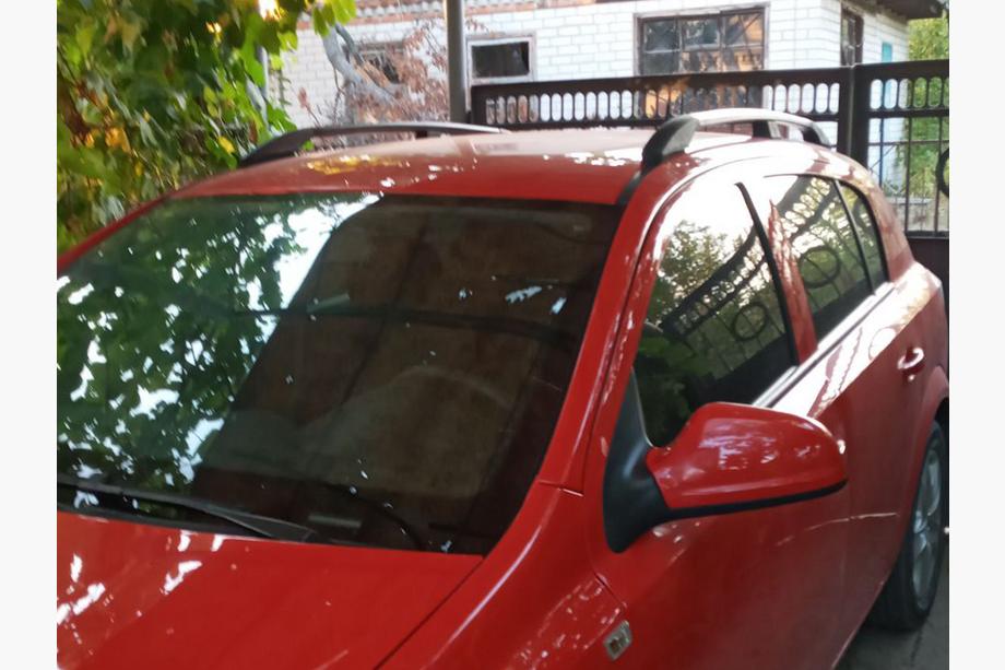Opel Astra H 2004-2013 Relingi dachowe aluminiowe (HB, czarne) Image