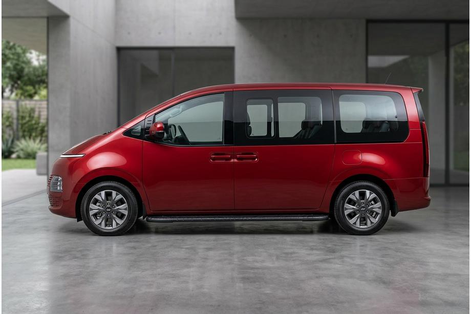 Hyundai Staria 2021- Progi Boczné Bosphorus Black (2 szt., Aluminium) Image