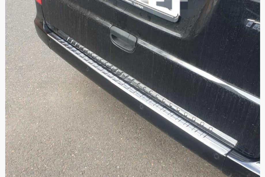 Mercedes Viano 2004-2014 Nakładka na tylny zderzak z rantem (Carmos V2, stal nierdzewna) Image