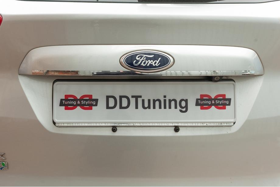 Ford C-Max/Grand C-Max 2010-2019 Listwa nad tablicą rejestracyjną Carmos (stal nierdzewna) Image