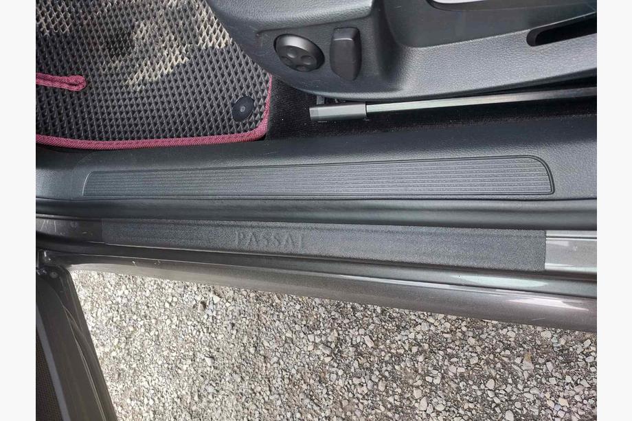 Volkswagen Passat B6 2006-2012 Nakladki progowe DDU (4 szt, plastik) Image